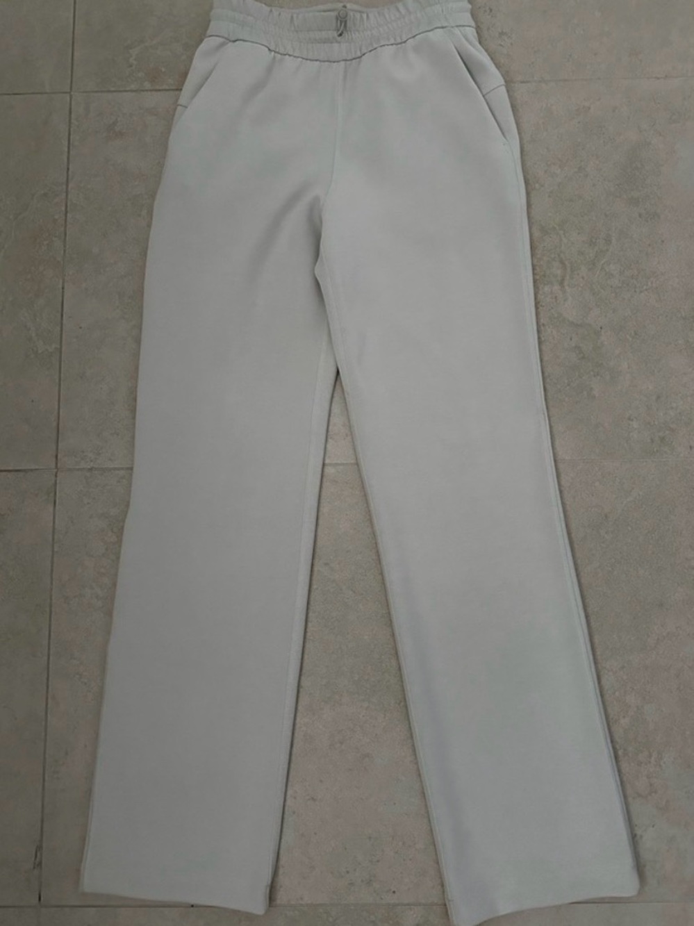 Lululemon Athletica Bone Softstreme High-Rise Pant - Size 2, Short (NWOT)